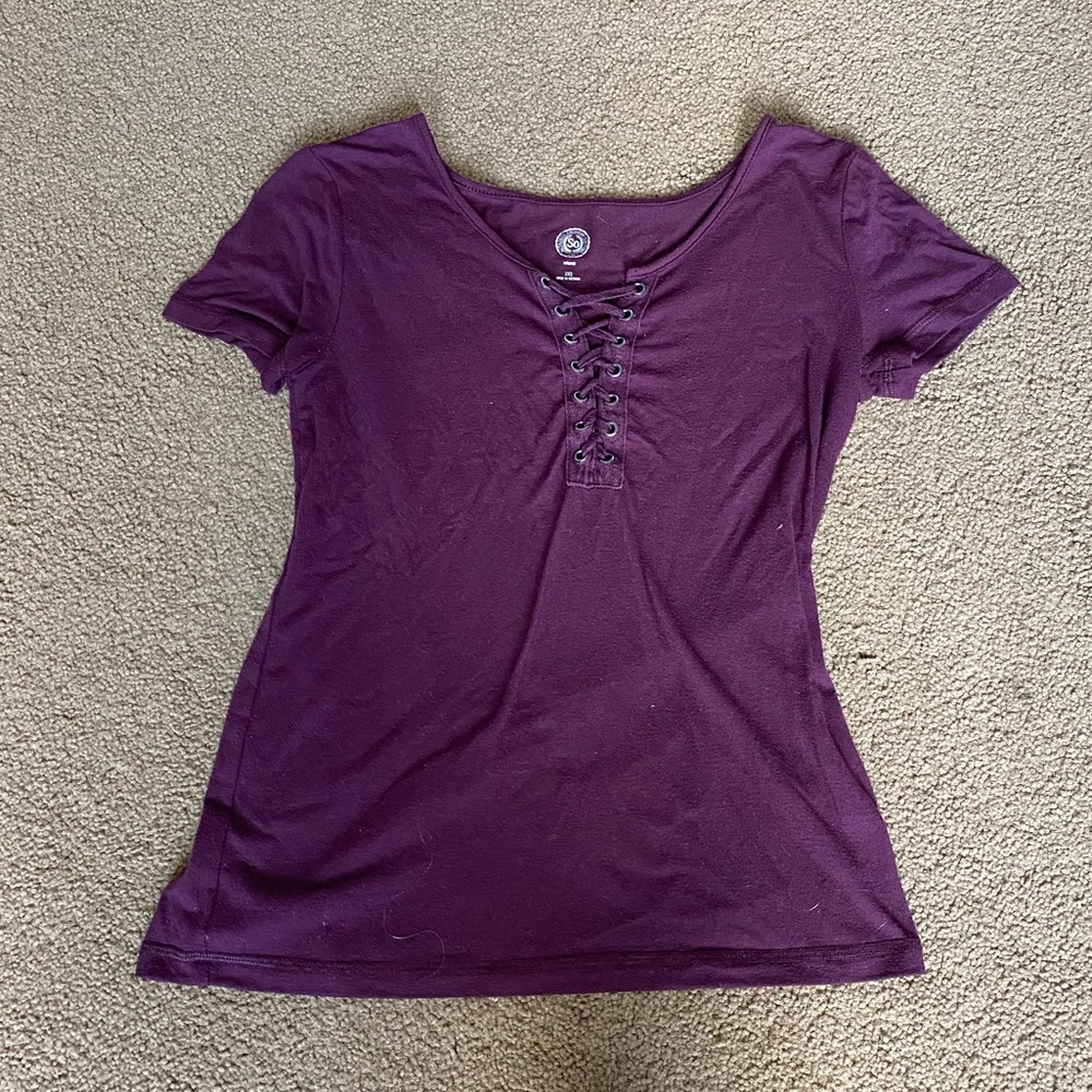 BURGUNDY LACED V NECK T SHIRT